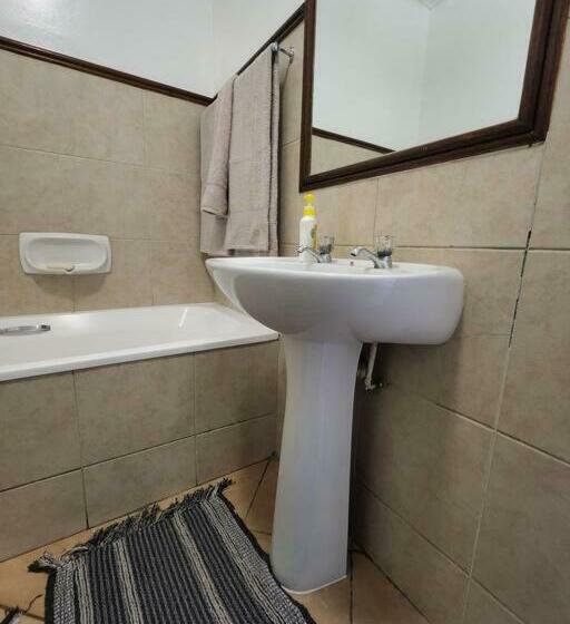 56 Elegant 2 Bed Apartment Next To Gautrain Centurion