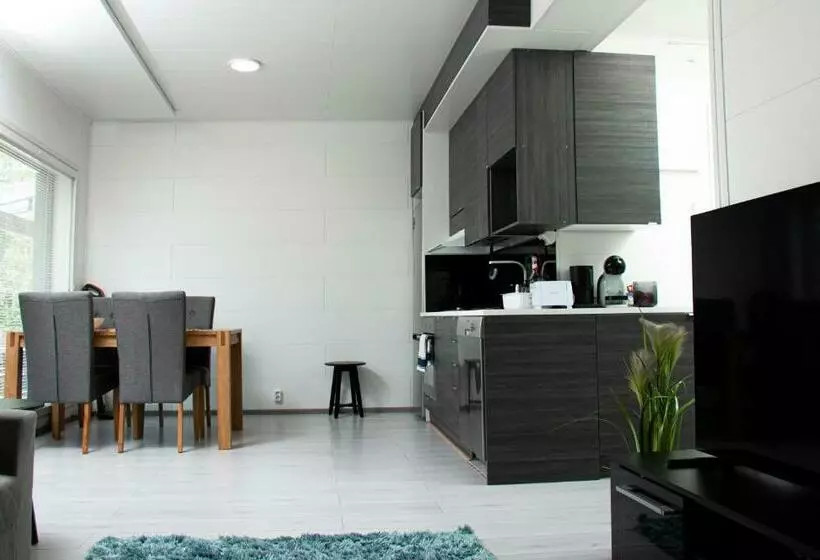 Talo Saunalla Ja Sähköauton Oma Type2 Latauspiste