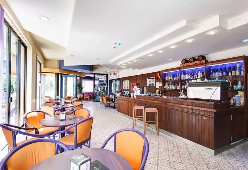 هتل Cola Frontemare