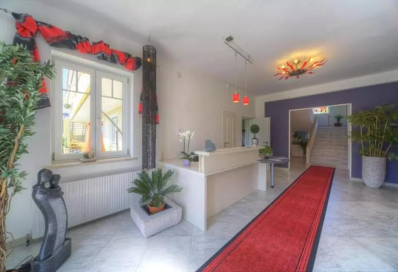 Отель Das Mittelpunkt