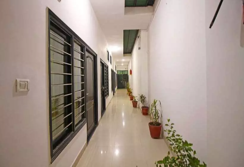 Hotel Treebo White Inn