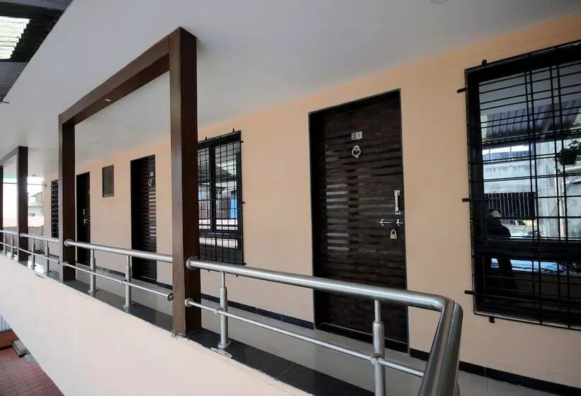 هتل Vyankatesh & Pure Veg Restaurant