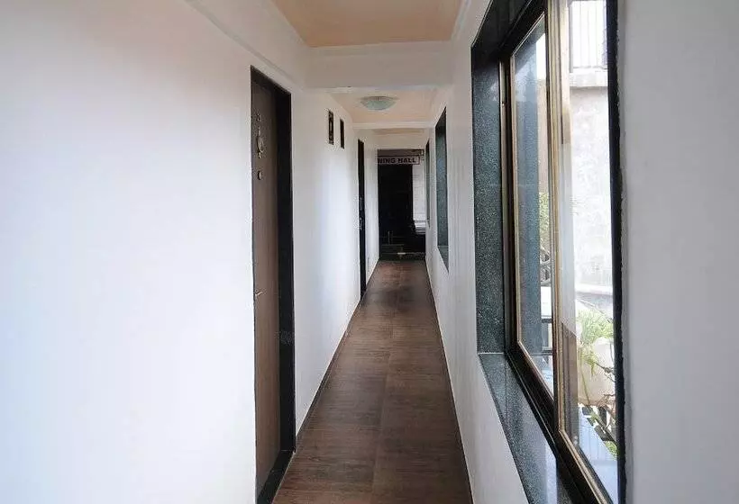 هتل Vyankatesh & Pure Veg Restaurant