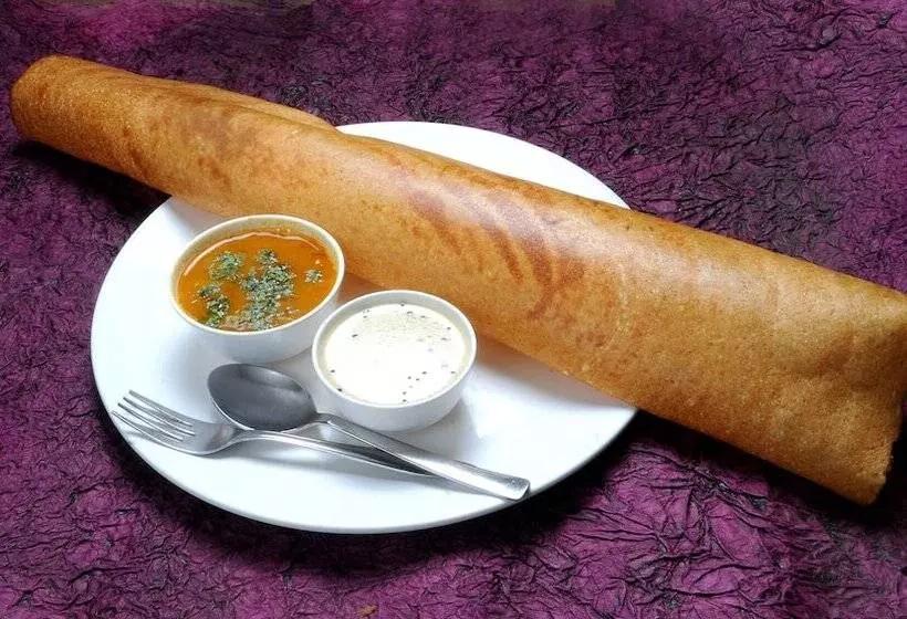 هتل Vyankatesh & Pure Veg Restaurant