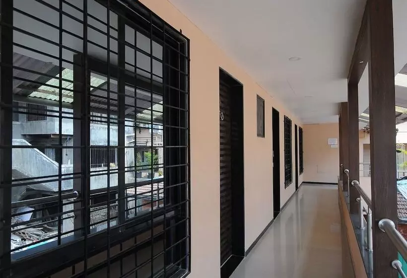 هتل Vyankatesh & Pure Veg Restaurant