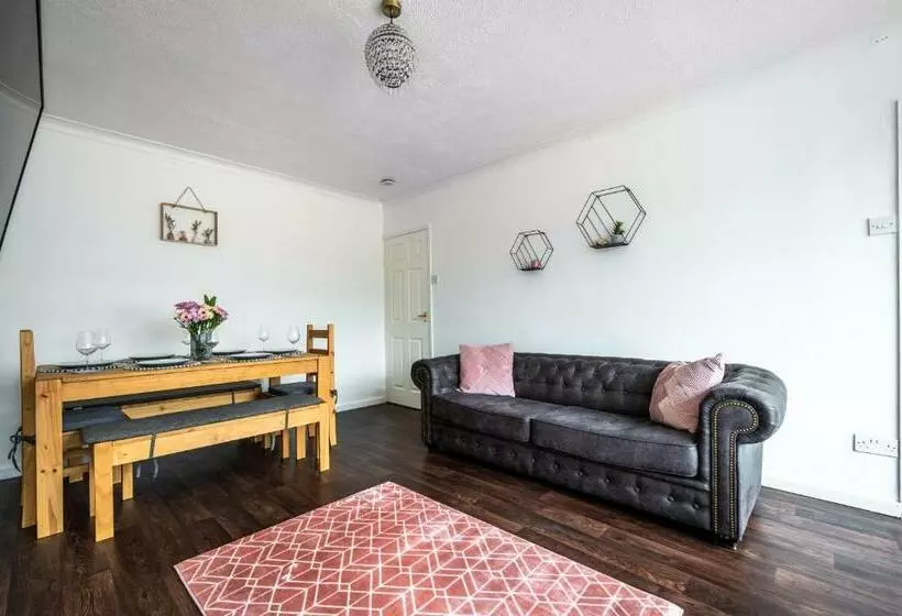 3 Bedroom House By The Cosy Corner Short Lets & Serviced Accommodation Greater Manchester With Free
