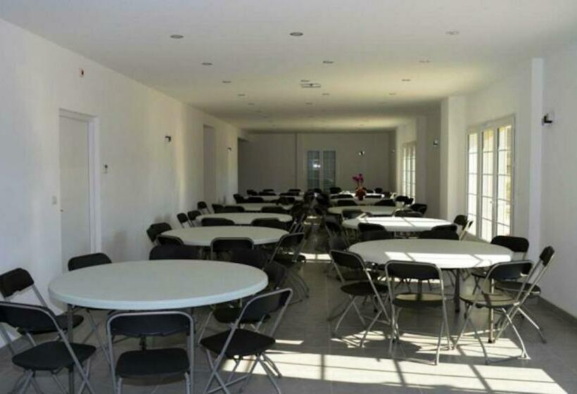 Grande Maison Accueillante A Saint Epain Avec Salle De Reception