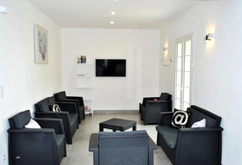 Grande Maison Accueillante A Saint Epain Avec Salle De Reception