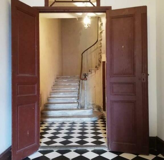 Orange: Appartement Pratique Et Idéalement Placé