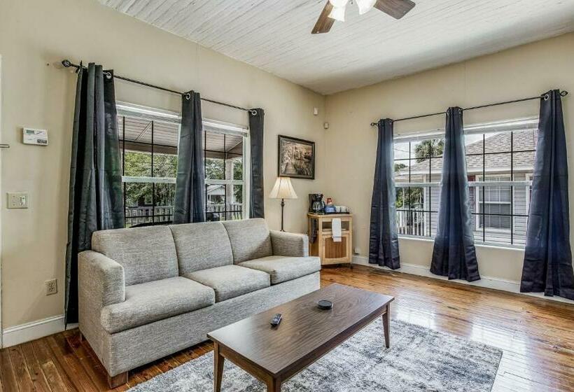 Sweet On Strong Street Unit B