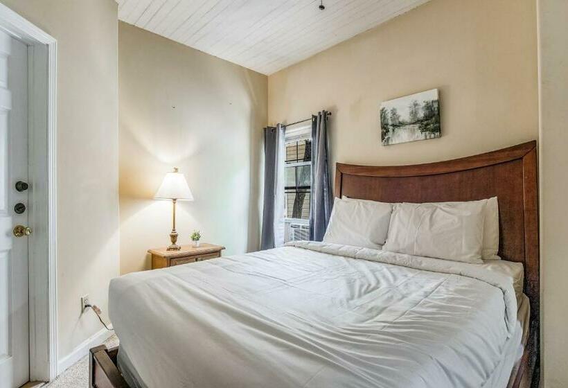 Sweet On Strong Street Unit B