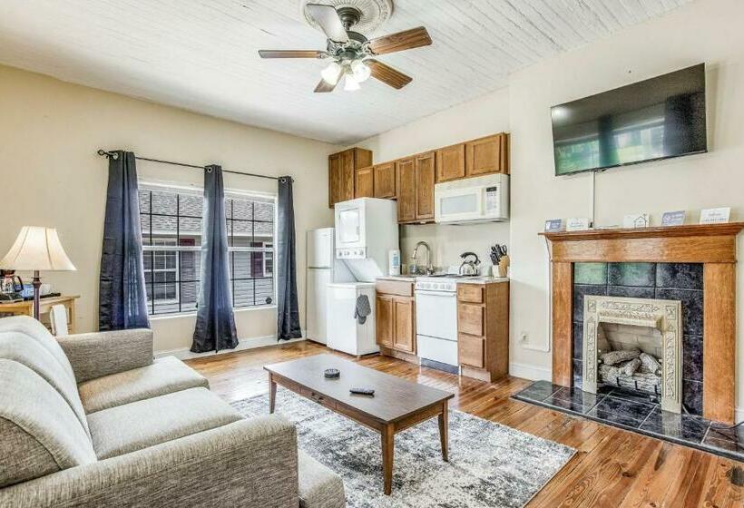 Sweet On Strong Street Unit B