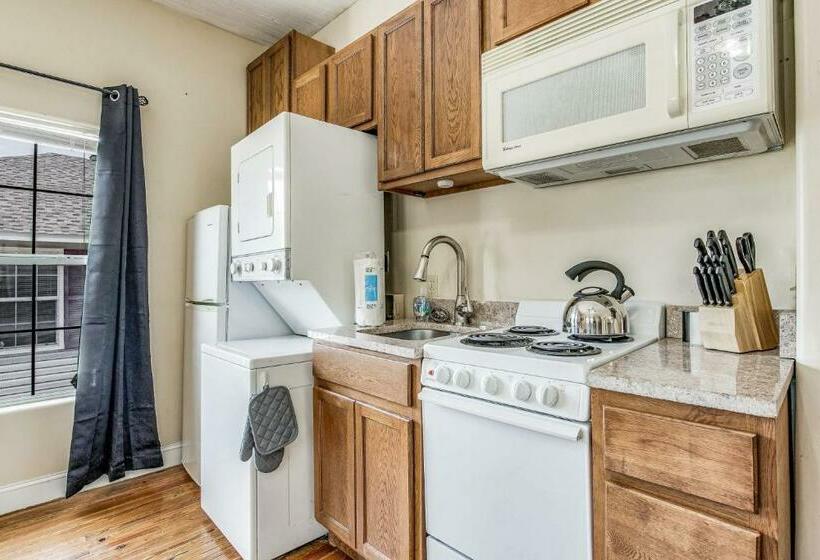 Sweet On Strong Street Unit B