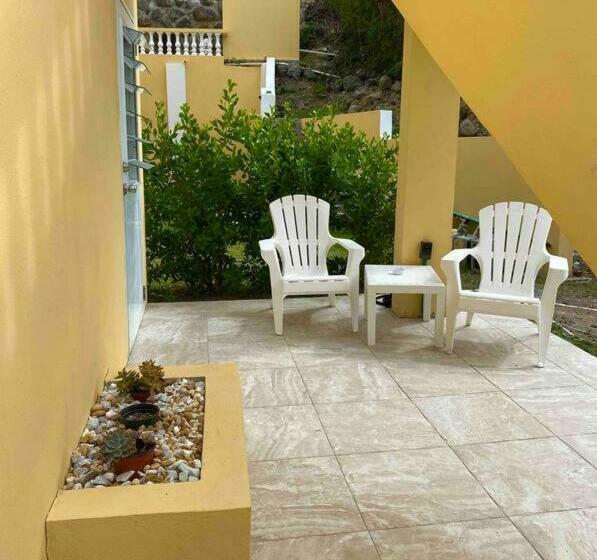 Cozy Studio Apartment In Quiet Neighborhood!