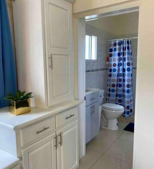 Cozy Studio Apartment In Quiet Neighborhood!