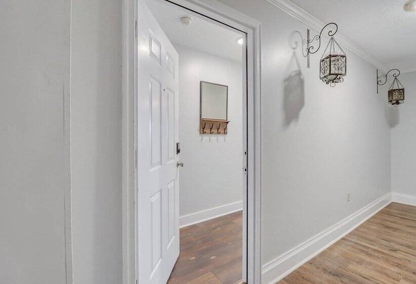 The Post Suite   Above Bull & Barrel Close To Gsu