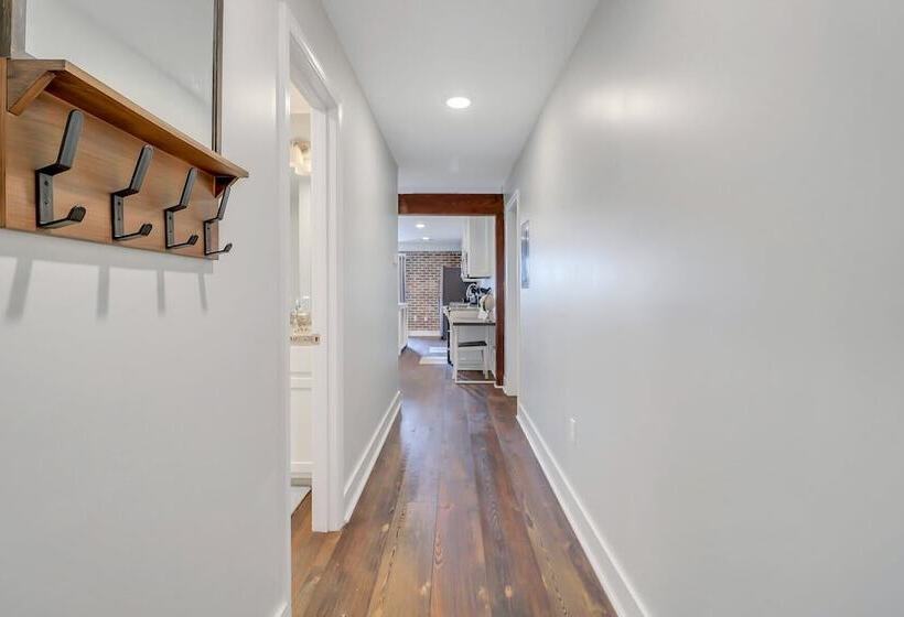 The Post Suite   Above Bull & Barrel Close To Gsu