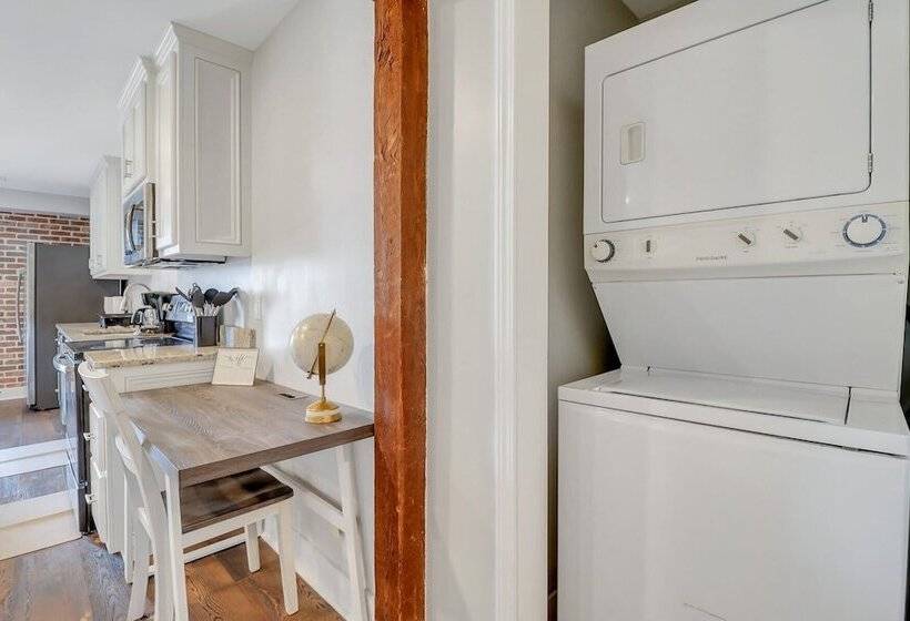 The Post Suite   Above Bull & Barrel Close To Gsu