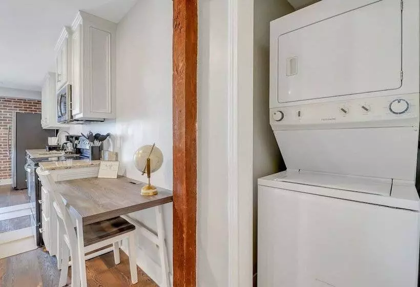 The Post Suite   Above Bull & Barrel Close To Gsu