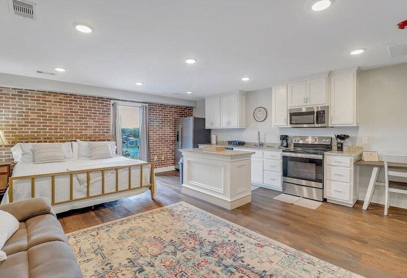 The Post Suite   Above Bull & Barrel Close To Gsu