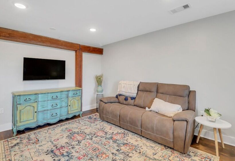 The Post Suite   Above Bull & Barrel Close To Gsu