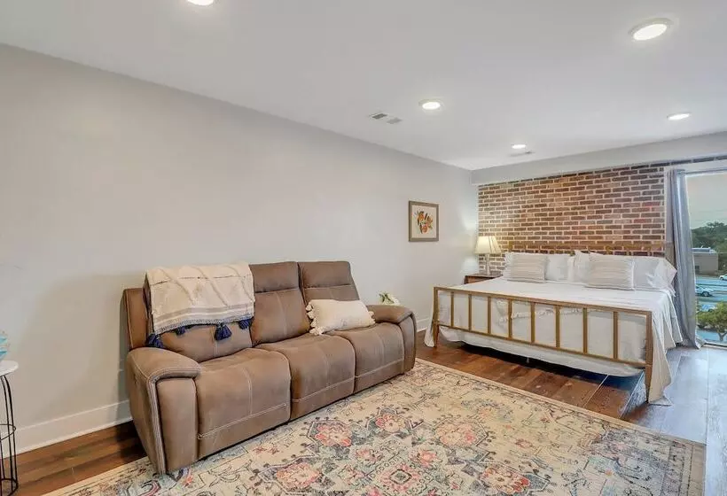 The Post Suite   Above Bull & Barrel Close To Gsu