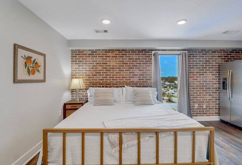 The Post Suite   Above Bull & Barrel Close To Gsu