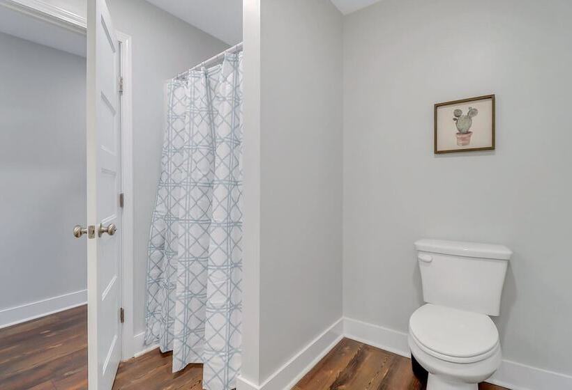 The Post Suite   Above Bull & Barrel Close To Gsu