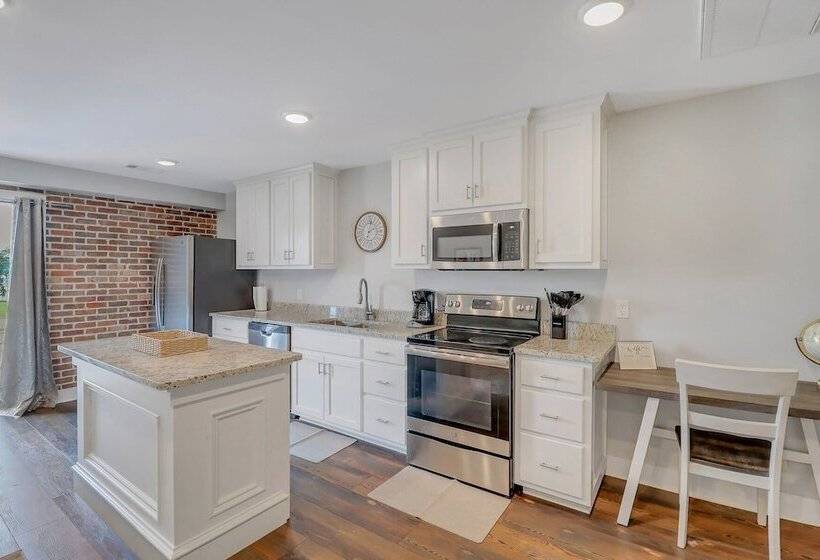 The Post Suite   Above Bull & Barrel Close To Gsu