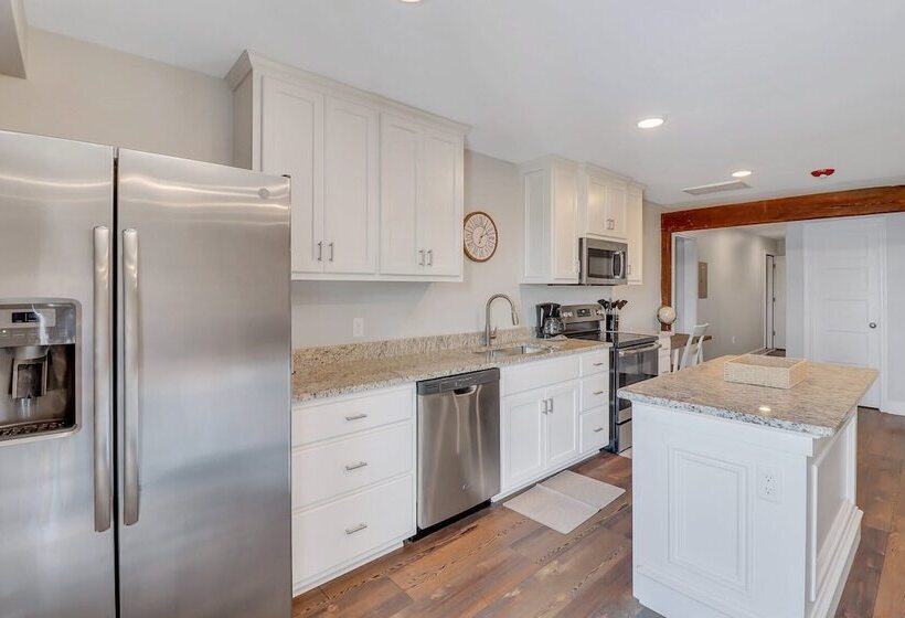 The Post Suite   Above Bull & Barrel Close To Gsu