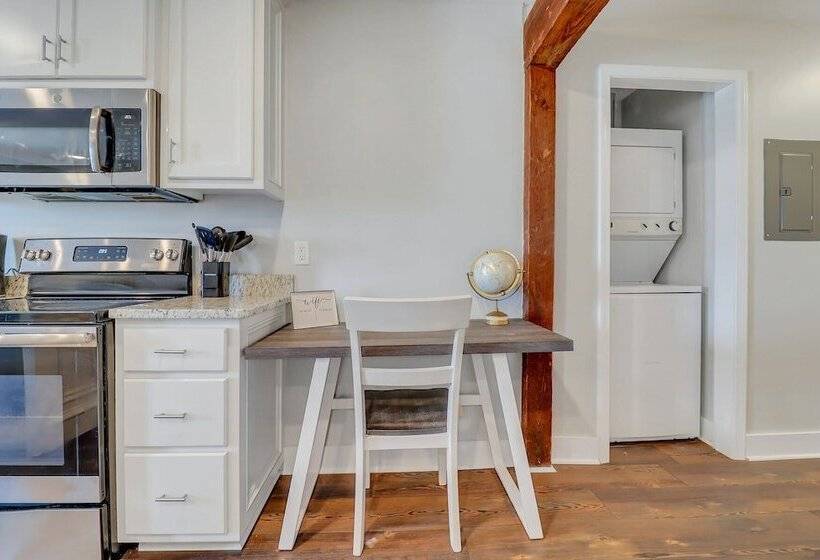 The Post Suite   Above Bull & Barrel Close To Gsu