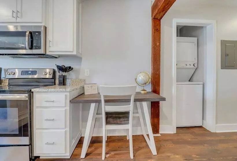 The Post Suite   Above Bull & Barrel Close To Gsu