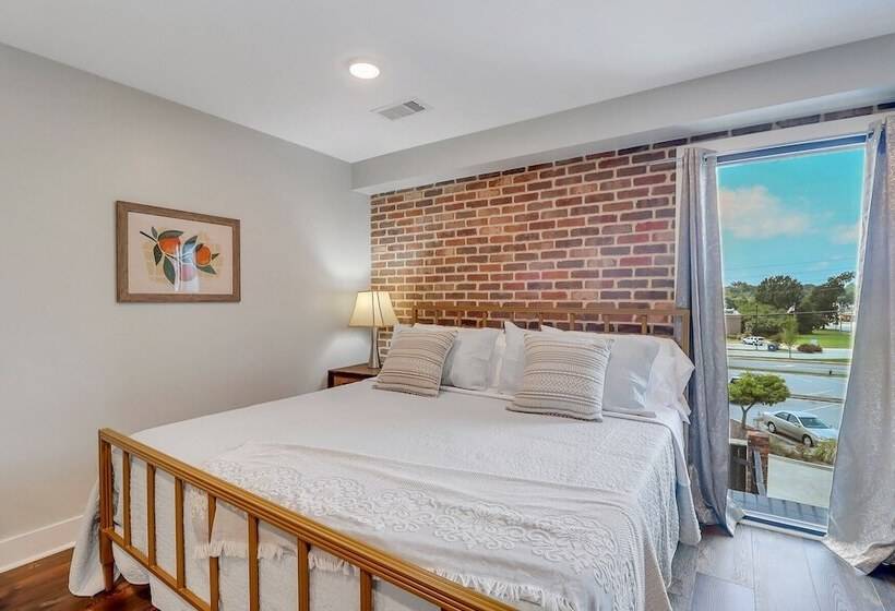 The Post Suite   Above Bull & Barrel Close To Gsu