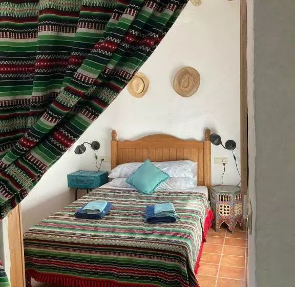 Casa Amigos Sorvilan   La Almendra