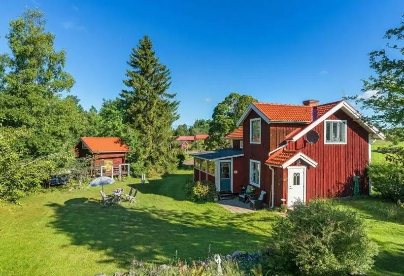 Charming Cottage Outside Rattvik