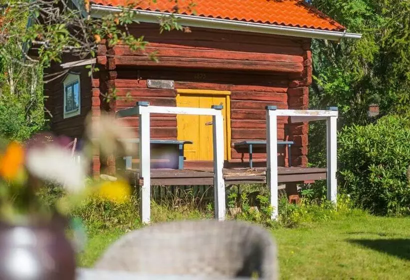 Charming Cottage Outside Rattvik
