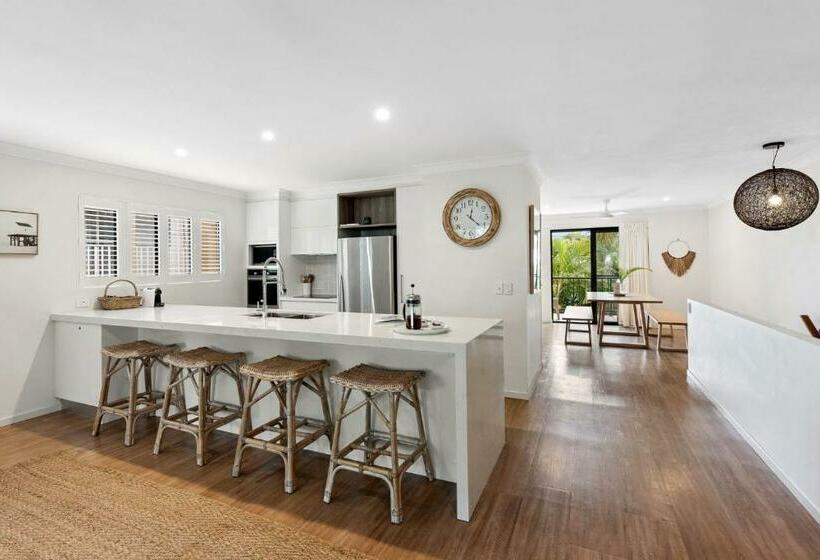 Corona St Secluded Sunshine Beach Duplex With Private Pool