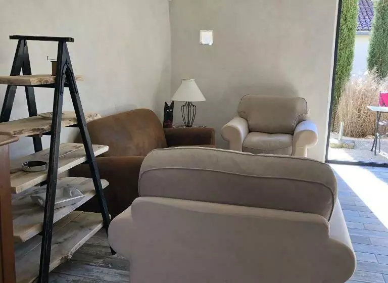 La Grange De La Maison Des Chats