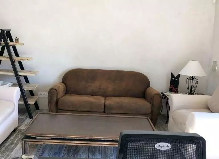 La Grange De La Maison Des Chats