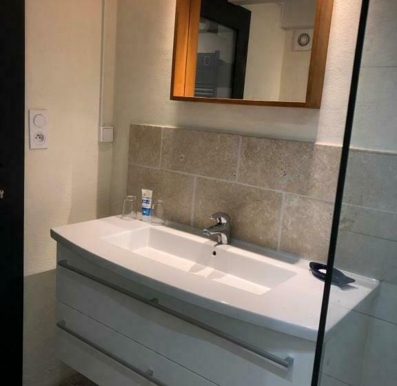 La Grange De La Maison Des Chats