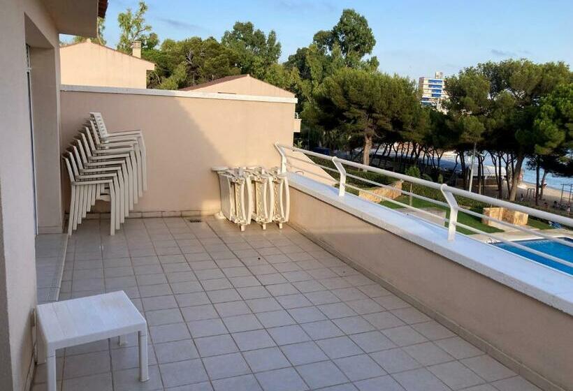 Apartment With Great Community Swimming Pool & Direct Beach Access
