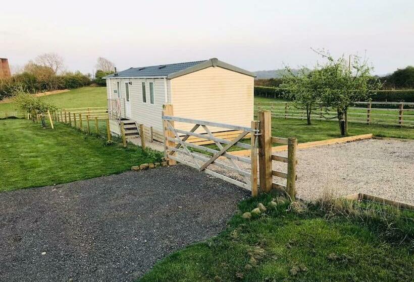 Plum Tree Lodge Set In 2 Acres Of Private Land