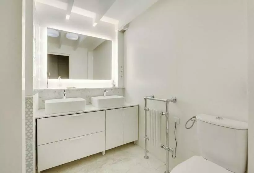 Lovely 2 Bedroom In The Heart Of Paris