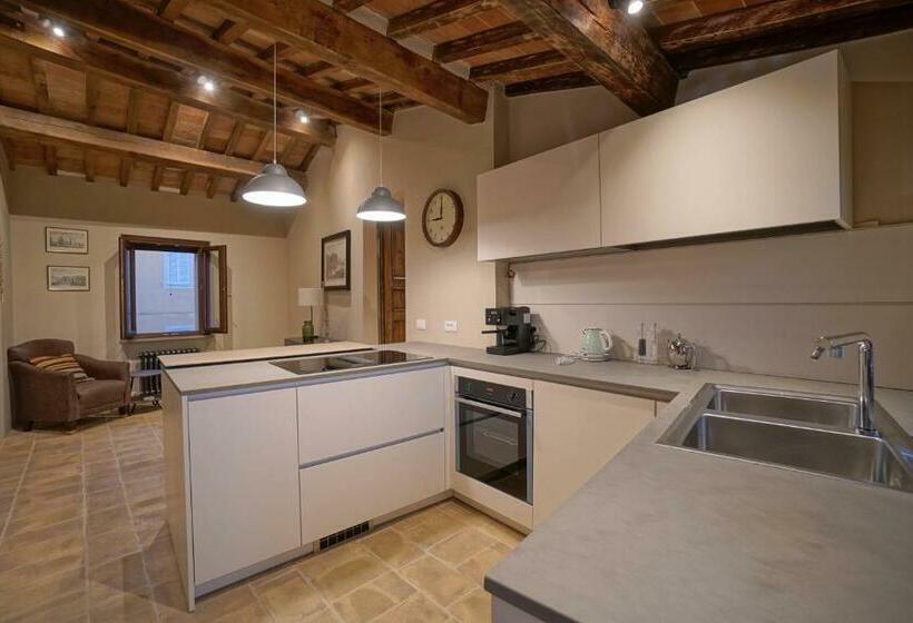 Montone Apartment