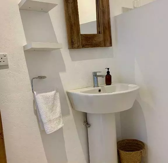 Nyumba Nyekundu