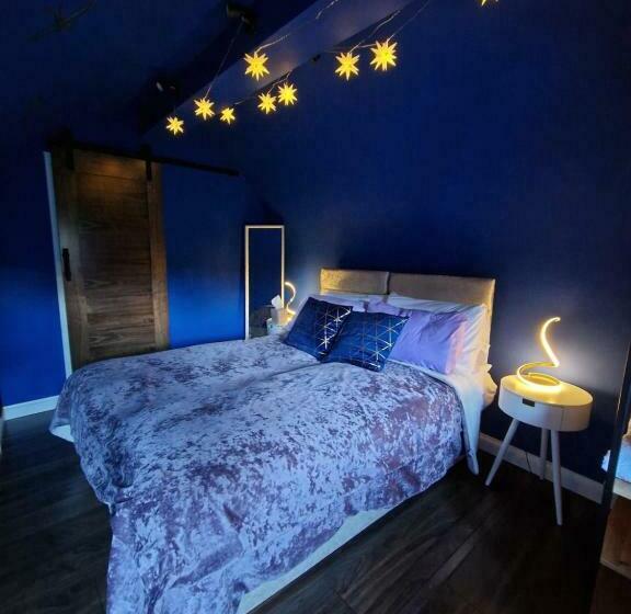 Quirky Vaulted Flat With Terrace