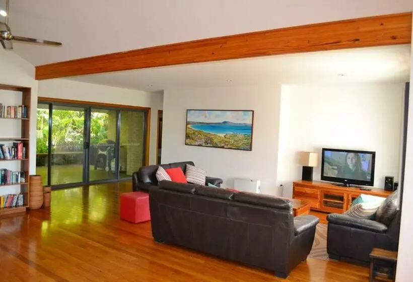 Amaroo   Bring Your Own Linen