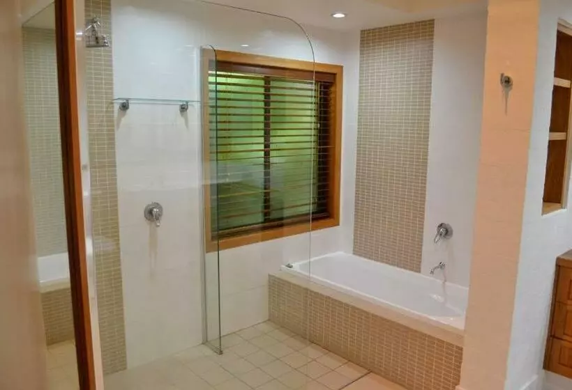 Amaroo   Bring Your Own Linen