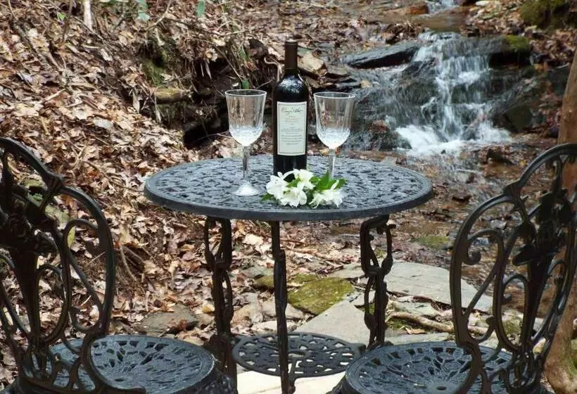 Brand New Log Cabins   Hot Tubs   Pet Friendly   Boutique Mountain Resort