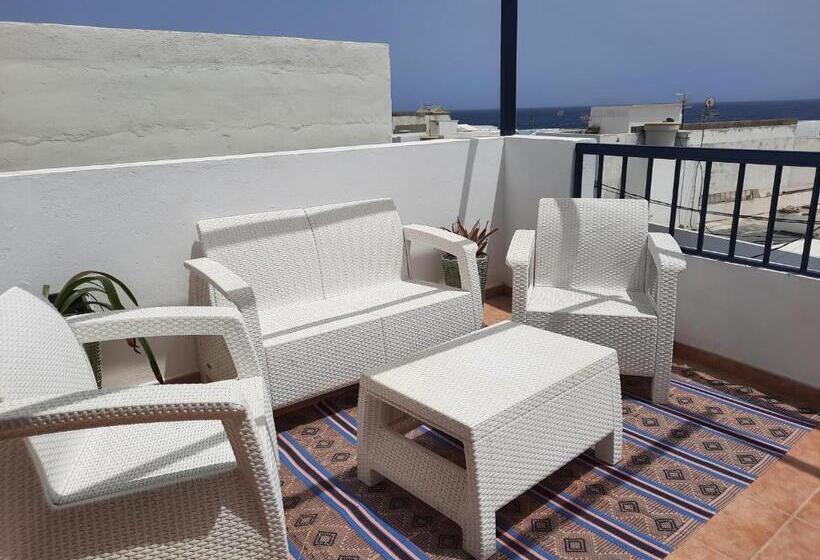 Gran Terraza Con Muy Bonitas Vistas